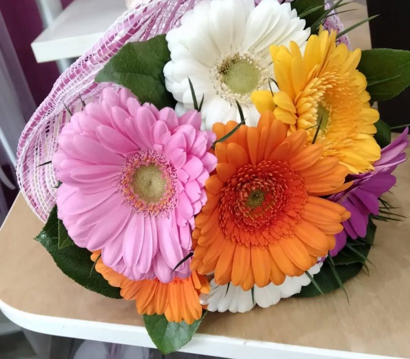 composizioni fiorista fantasia in fiore